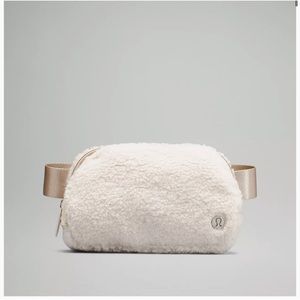 Everywhere Fleece Belt Bag